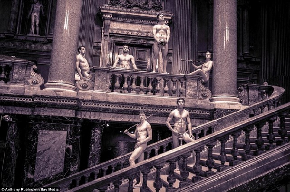 sinh vien dh cambridge danh tieng khoa than lam lich tu thien