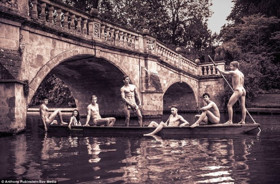 sinh vien dh cambridge danh tieng khoa than lam lich tu thien