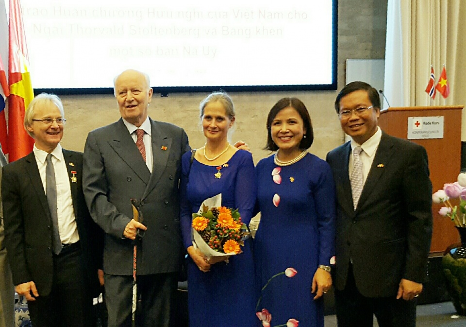 viet nam tang huan chuong huu nghi cho cuu ngoai truong na uy