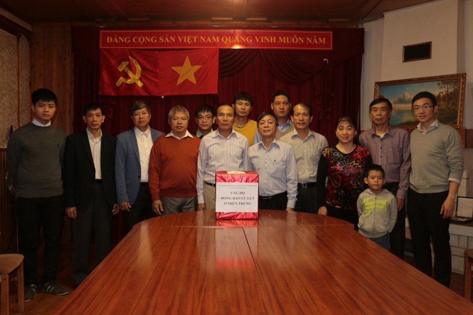 nguoi viet o belarus quyen gop ung ho dong bao vung lu