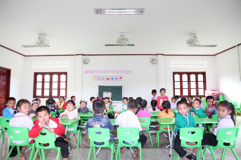 ban giao truong mam non o lao do dsq viet nam xay tang