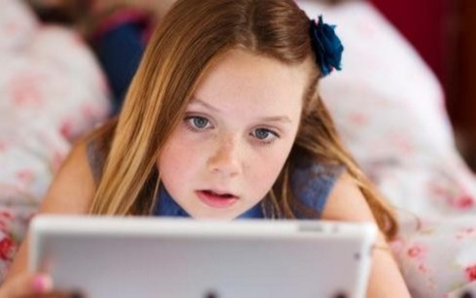 smartphone va may tinh bang du tat nguon van anh huong den giac ngu cua tre