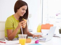 nguoi malaysia vut bo 13 luong thuc an hang ngay