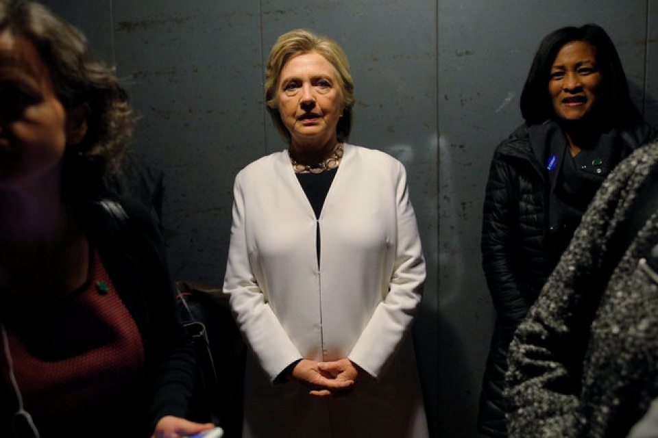 nhan vien chien dich tranh cu cua ba clinton bi mat may tinh xach tay