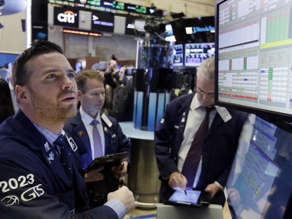 chung khoan my tang diem khi gioi dau tu ky vong clinton thang cu