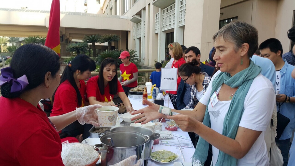 viet nam tham du hoi cho tu thien bazaar 2016 tai ai cap