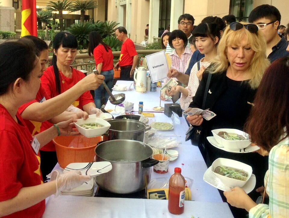 viet nam tham du hoi cho tu thien bazaar 2016 tai ai cap