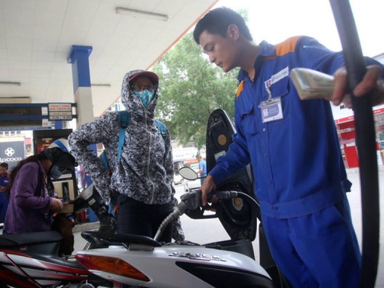 gia xang dau dong loat giam hon 500 donglit