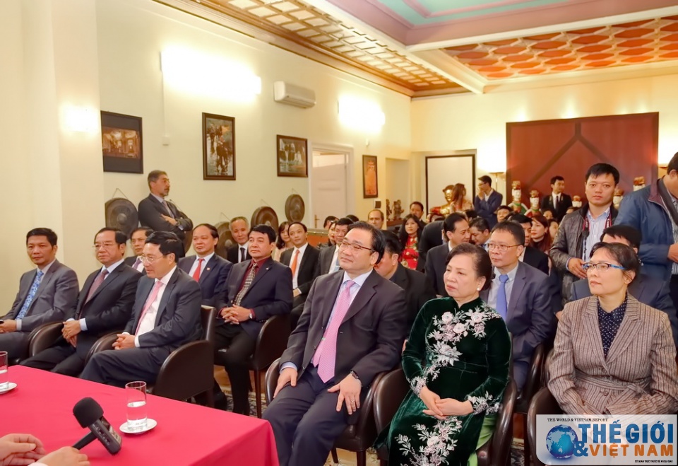 Chủ tịch nước Trần Đại Quang thăm Đại sứ quán Việt Nam tại Italy chu tich nuoc tran dai quang tham dai su quan viet nam tai italy