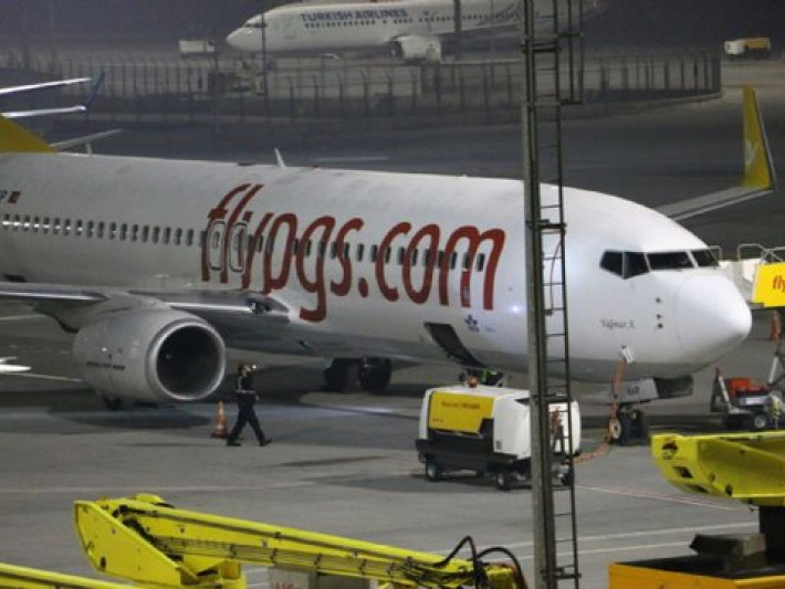 tho nhi ky no tai san bay istanbul