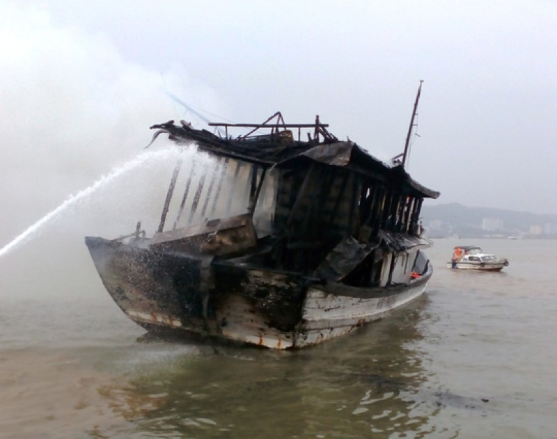 khong co thuong vong ve nguoi trong vu chay tau o ha long