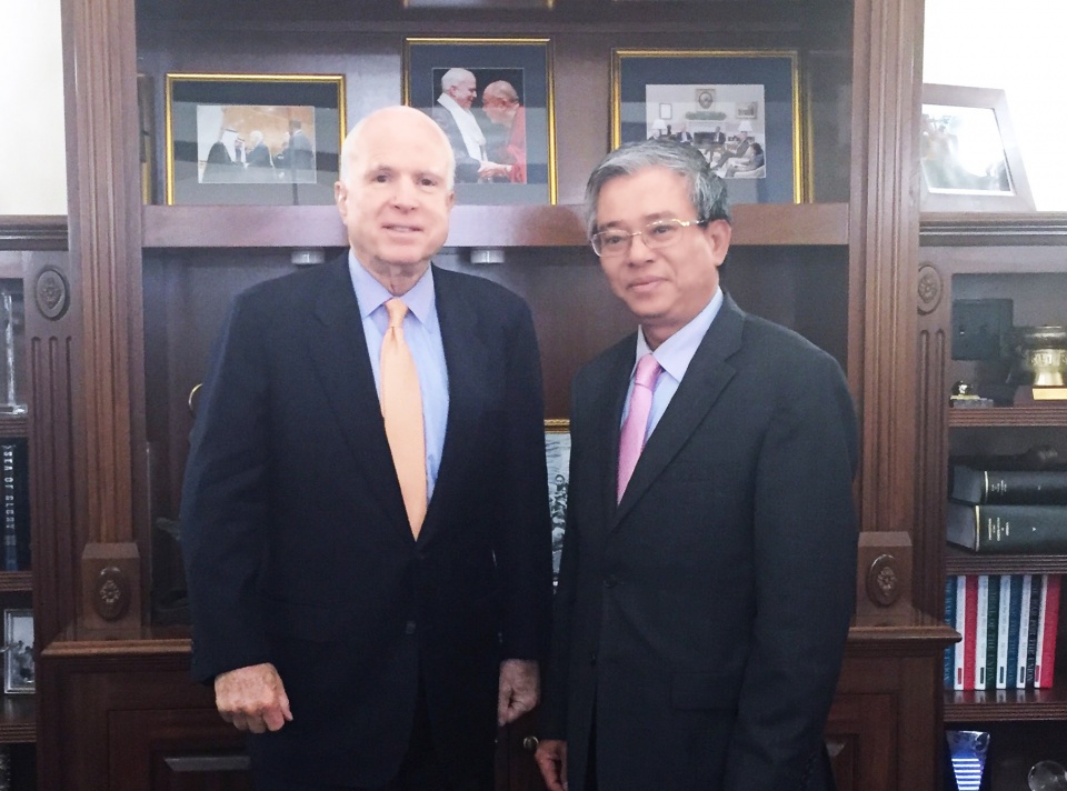 dai su pham quang vinh gap thuong nghi sy john mccain