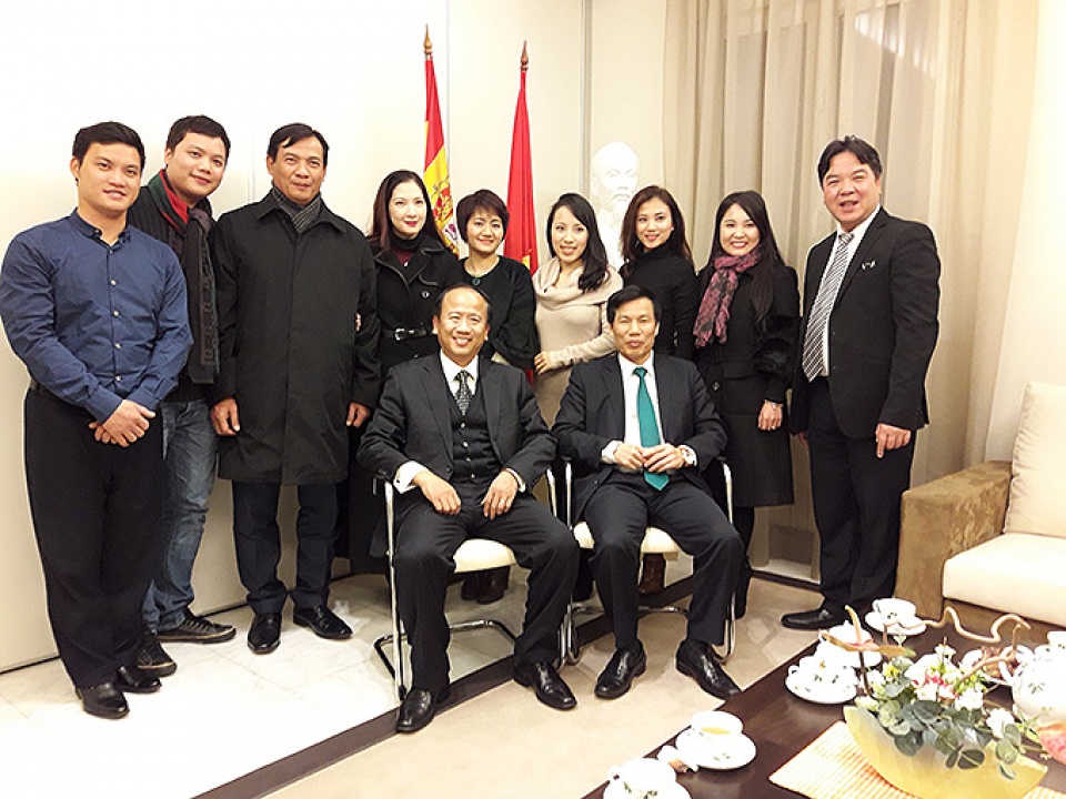 bo truong nguyen ngoc thien lam viec voi dai su viet nam tai tay ban nha