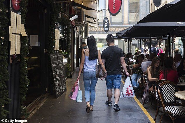 Kích cầu kinh tế, người dân Australia được cấp phiếu mua hàng và du lịch miễn phí