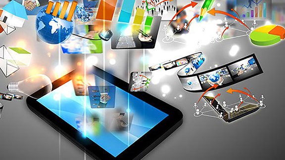 Sự tiến bộ của khoa học - kỹ thuật đã cung cấp cho ngành báo chí truyền thông hiện đại các công cụ và phương thức truyền thông tiên tiến vượt trội. (Nguồn: Người làm báo) Sự tiến bộ của khoa học - kỹ thuật đã cung cấp cho ngành báo chí truyền thông hiện đại các công cụ và phương thức truyền thông tiên tiến vượt trội. (Nguồn: Người làm báo)