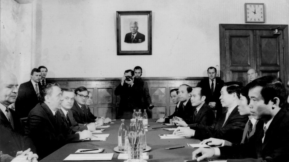 nha ngoai giao ke chuyen hoi uc va bai hoc ve nguoi thay nguyen co thach