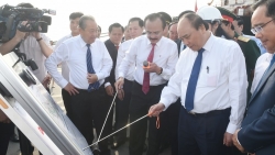 Thủ tướng Chính phủ thăm Cảng quốc tế Long An và dự án Nhà máy điện LNG Long An