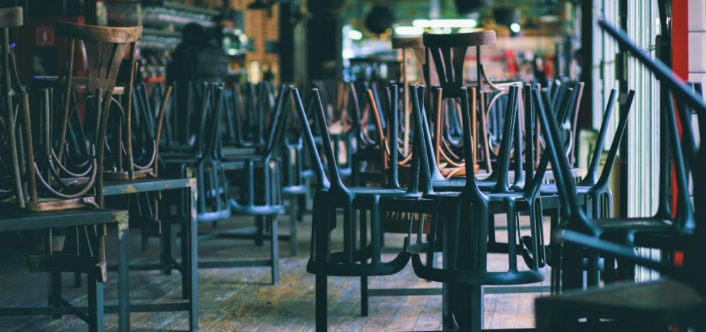 Do áp dụng các lệnh phong tỏa, các nhà hàng chỉ được phép phục vụ các món ăn mang đi. (Nguồn: Hlb-poland)