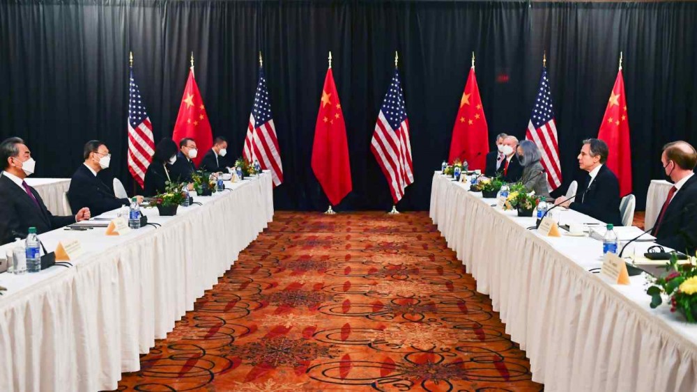 Bất chấp căng thẳng giữa hai nước, các nhà ngoại giao Trung Quốc và Mỹ có cuộc gặp cấp cao ở Alaska, Mỹ vào tháng 3 vừa qua. (Nguồn: Nikkei Asia)
