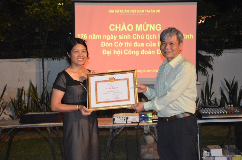 ky niem ngay sinh nhat bac tai new delhi