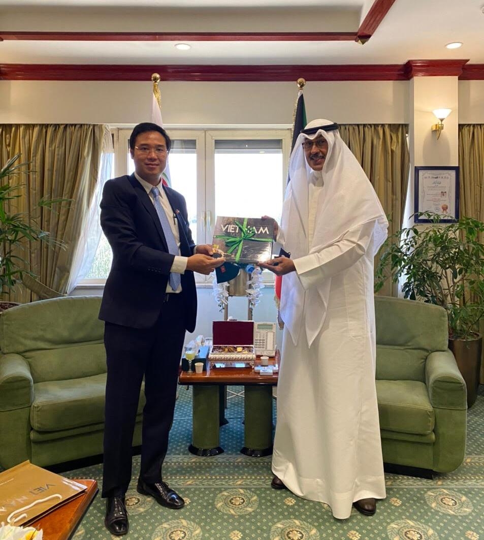 Đại sứ Ngô Toàn Thắng chào xã giao Thống đốc tỉnh Al-Ahmadi, Kuwait Đại sứ Ngô Toàn Thắng chào xã giao Thống đốc tỉnh Al-Ahmadi, Kuwait