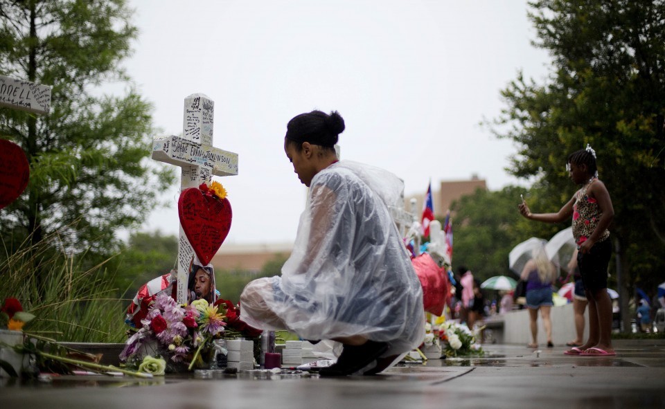 facebook twitter va google bi kien boi gia dinh cac nan nhan vu tham sat o orlando