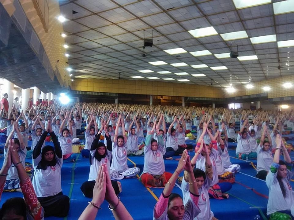 muon mau huong ung ngay yoga quoc te