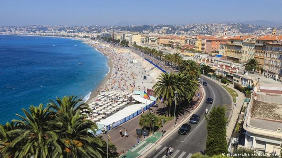 du lich o nice bi anh huong sau vu tan cong bang xe tai