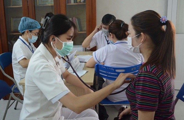 Thủ tướng Chính phủ bổ sung hơn 7.650 tỷ đồng mua 61 triệu liều vaccine phòng Covid-19. (Nguồn: Báo Đà Nẵng)