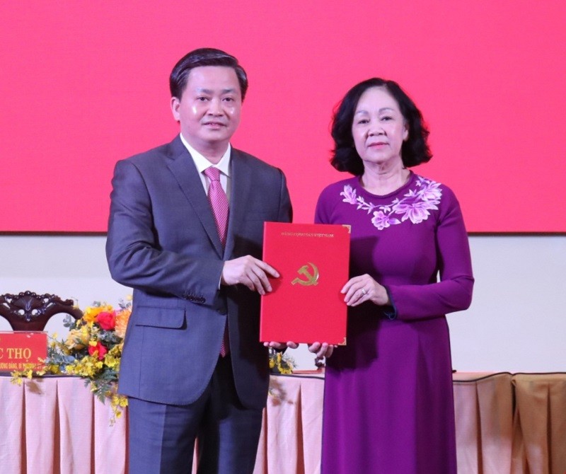 Trao quyết định điều động ông Lê Đức Thọ giữ chức Bí thư Tỉnh ủy Bến Tre