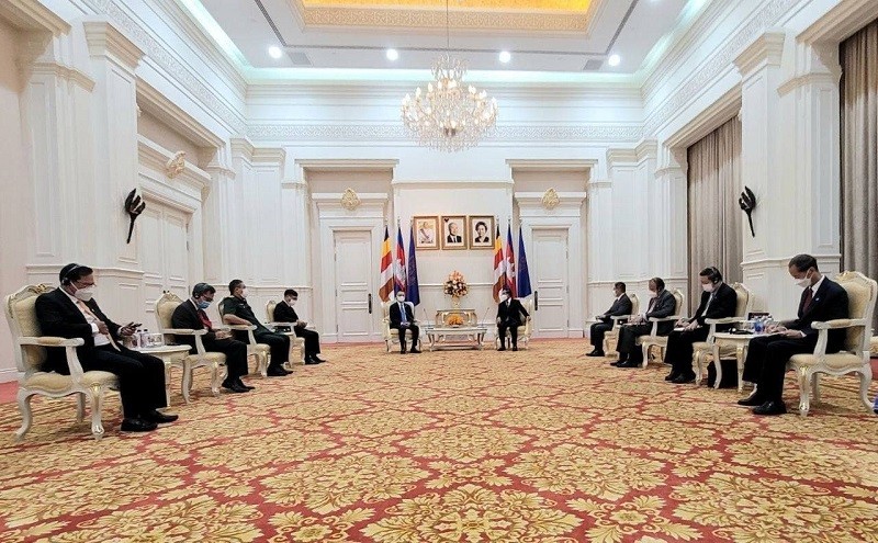 Đại sứ Vũ Quang Minh chào từ biệt Thủ tướng Campuchia Hun Sen