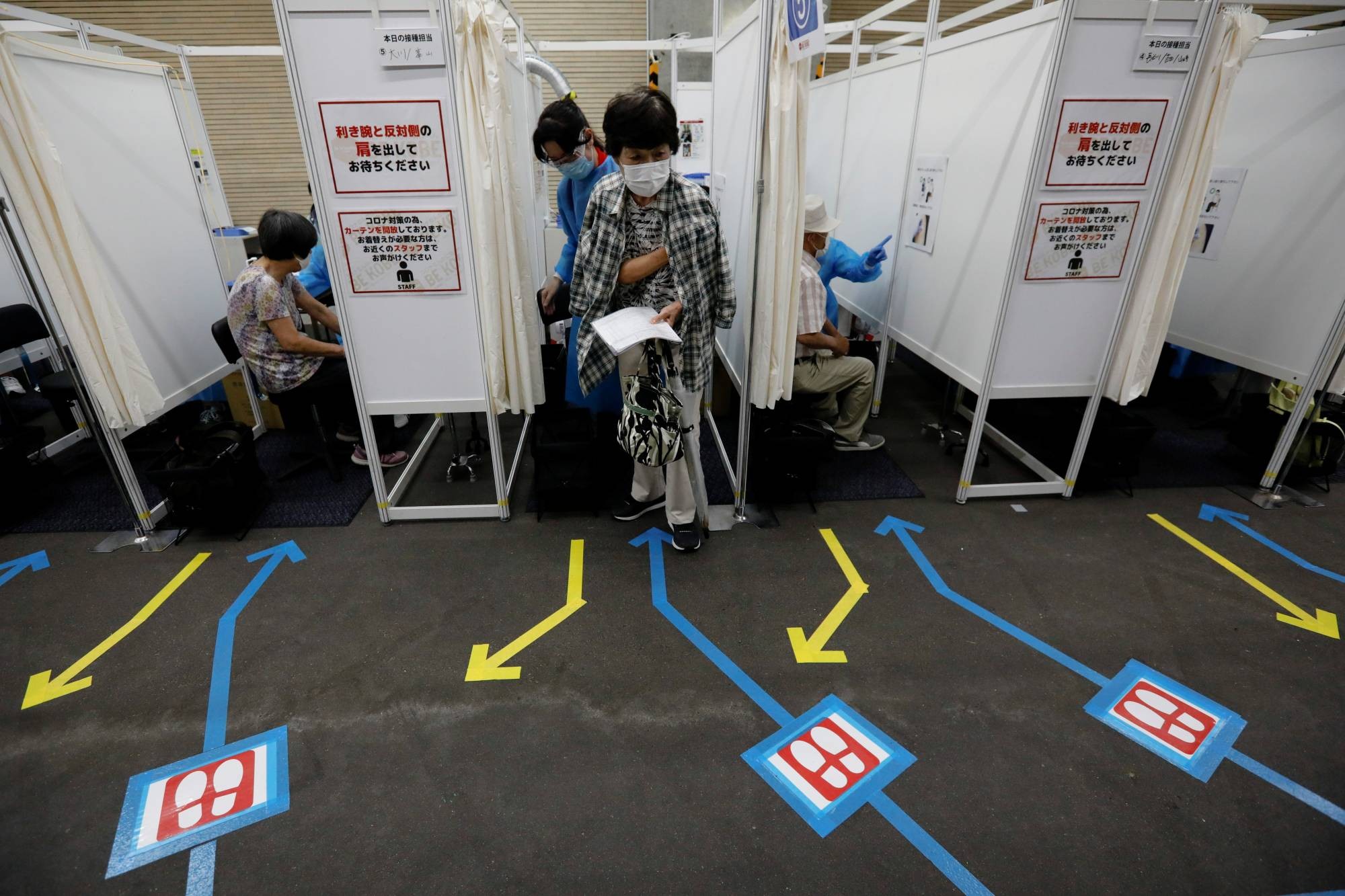 Khoảng trên 75% người dân Nhật Bản trên 65 tuổi đã được tiêm ít nhất một mũi vaccine ngừa Covid-19. (Nguồn: Japan Times)