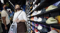 Biến thể Delta đảo lộn ‘cuộc chơi’, Mỹ khuyến cáo đeo khẩu trang trong không gian kín