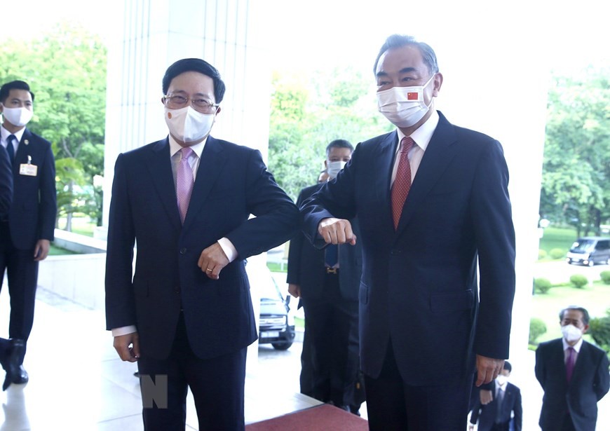 Phó Thủ tướng Thường trực Phạm Bình Minh đón Ủy viên Quốc vụ, Bộ trưởng Ngoại giao Trung Quốc Vương Nghị dự Phiên họp lần thứ 13 Ủy ban Chỉ đạo hợp tác song phương Việt Nam-Trung Quốc. (Nguồn: TTXVN)