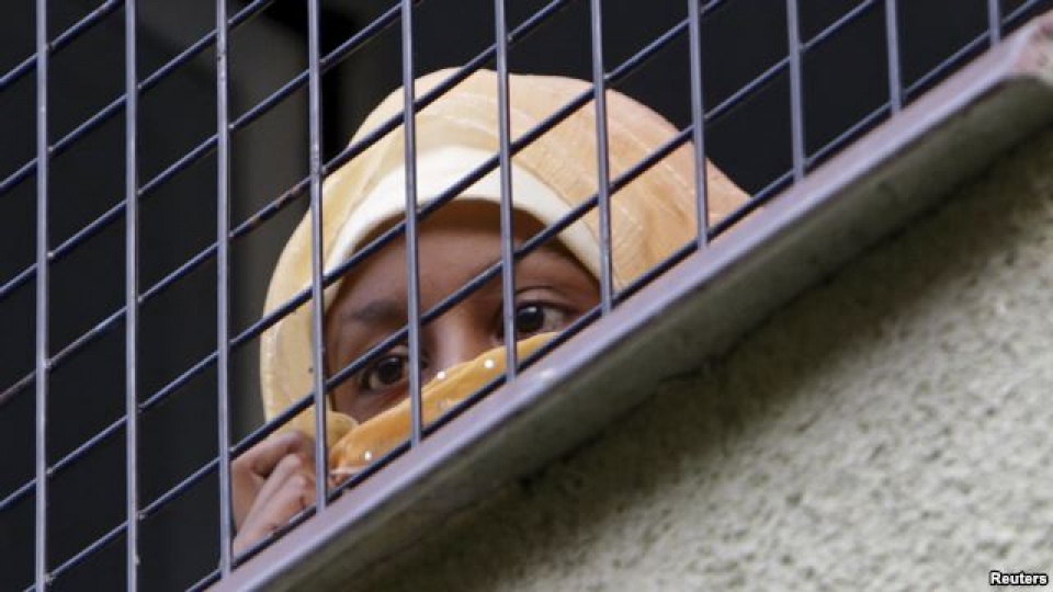 czech han che dong nguoi di cu