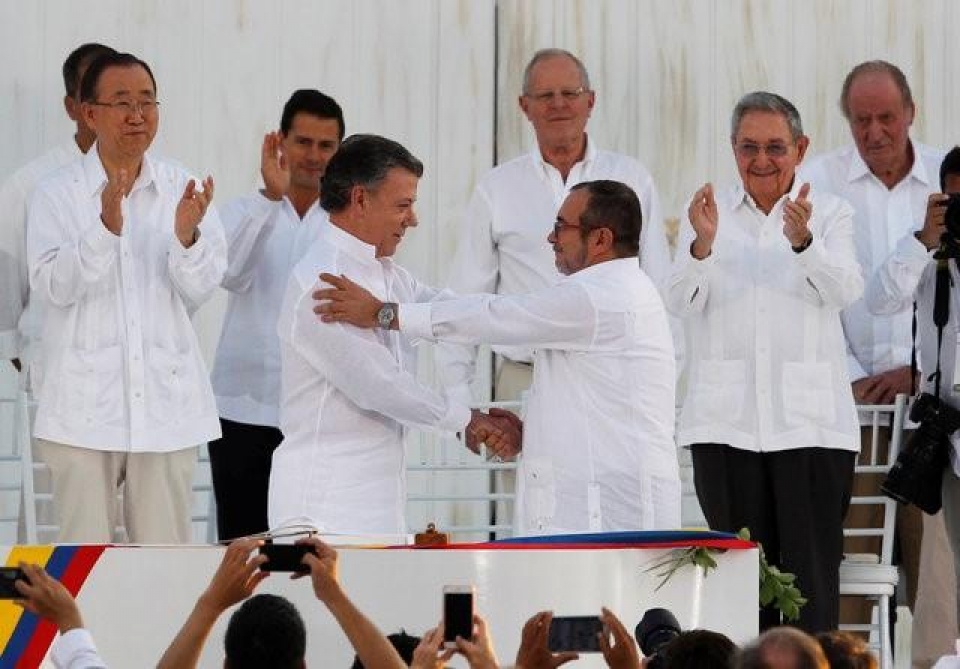 Chính phủ Colombia và FARC ký kết thỏa thuận hòa bình chinh phu colombia va farc ky ket thoa thuan hoa binh