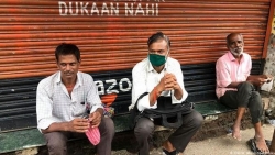 Lao động nhập cư ở Ấn Độ chật vật trở lại thành phố