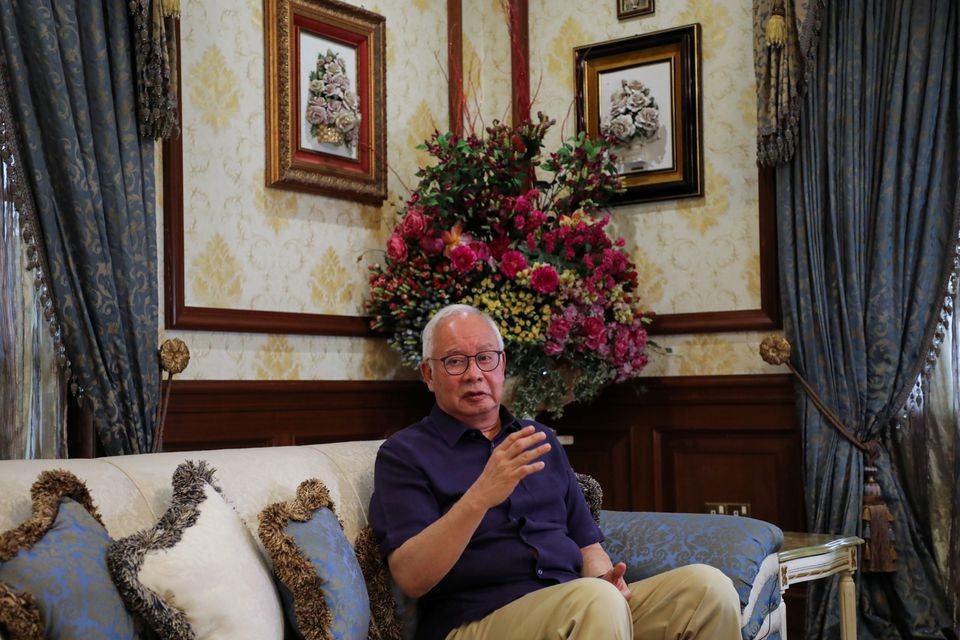 Cựu Thủ tướng Malaysia Najib Razak phát biểu trong cuộc phỏng vấn tại Kuala Lumpur, Malaysia ngày 18/9/2021. (Nguồn: Reuters)