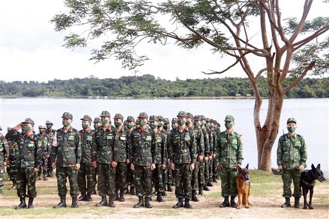 Đoàn Việt Nam tham dự lễ khai mạc. (Nguồn: VNA)