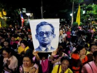 lanh dao viet nam chia buon voi hoang gia va nhan dan thai lan