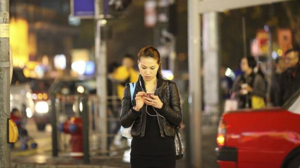 77 nguoi nhat doc bao truc tuyen