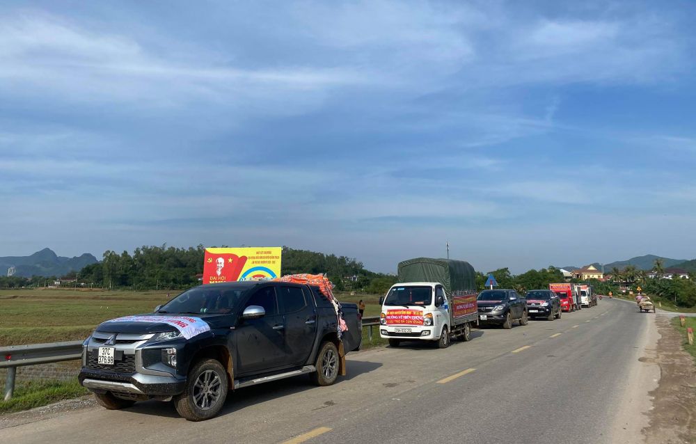 Ấm tình người mùa bão lũ ở miền Trung