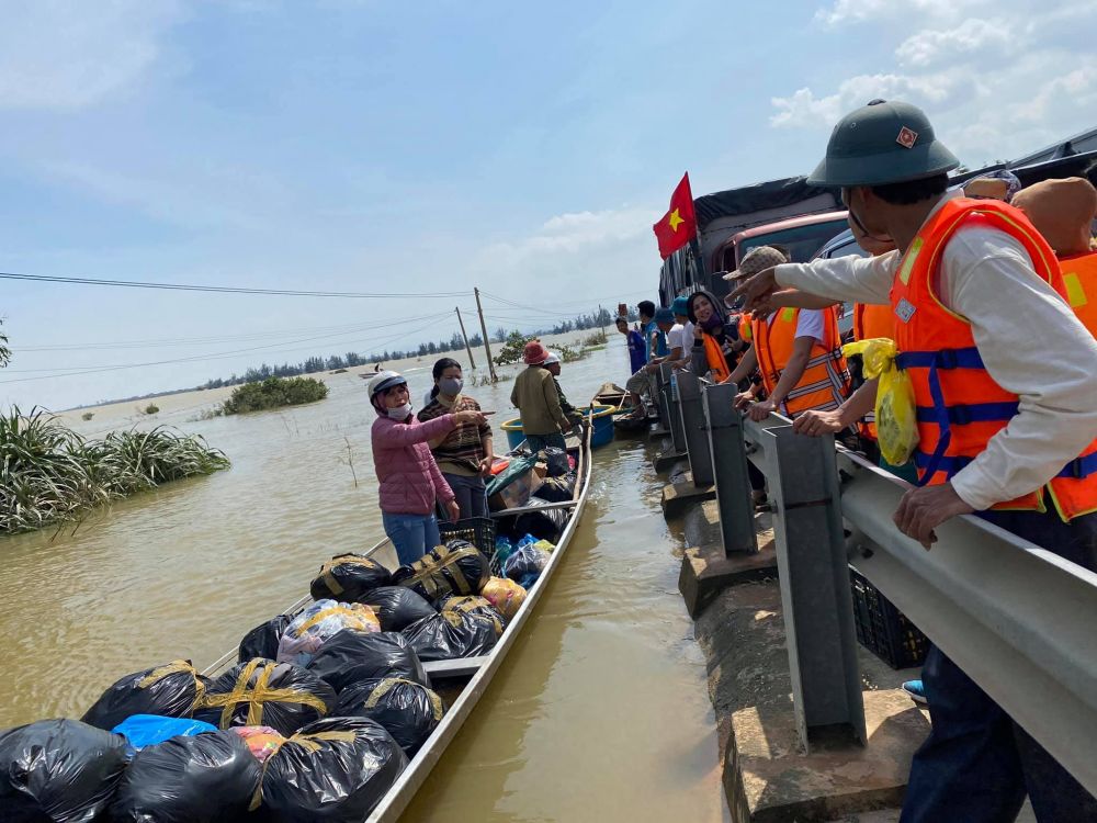 áº¥m Tinh NgÆ°á»i Mua Bao LÅ© á»Ÿ Miá»n Trung