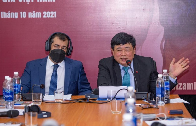 Ngài Anar Imanov - Đại sứ Azerbaijin và PGS. TS Nguyễn Thế Kỷ tại hội thảo.