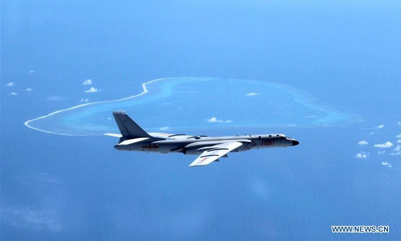 Máy bay ném bom chiến đấu JH-7A của Trung Quốc tham gia tập trận ở Biển Đông