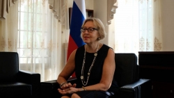 Phu nhân Đại sứ Nga: Thế giới công nhận vẻ đẹp của áo dài Việt Nam