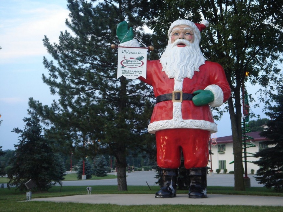 kham pha cua hang do giang sinh lon nhat the gioi