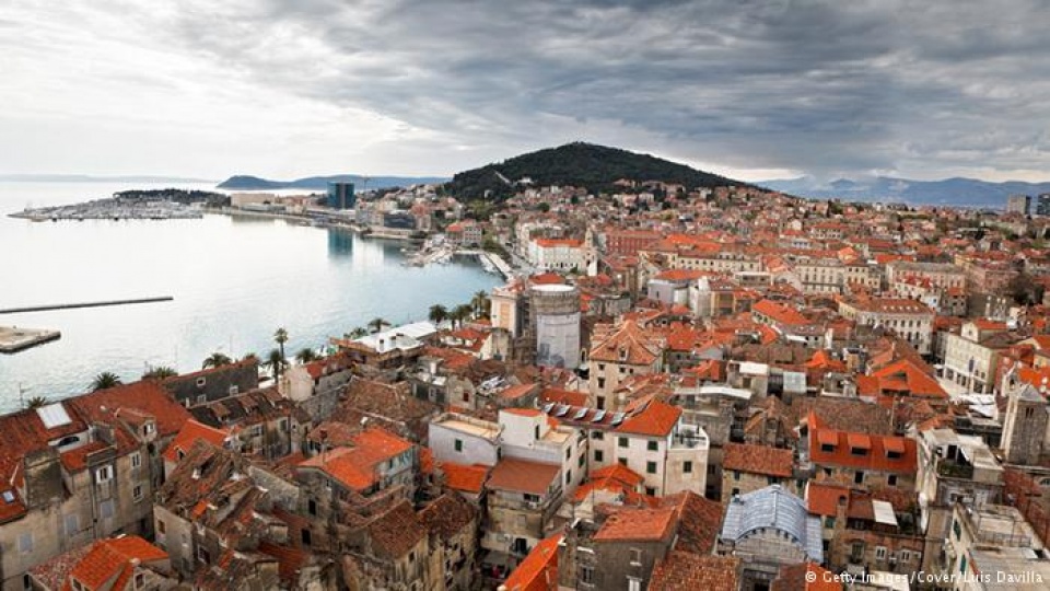 cac nuoc balkan chay mau nguoi tre