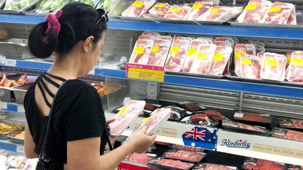 Giá heo hơi hôm nay 12/4: Miền Bắc và miền Trung - Tây Nguyên bắt đầu giảm, miền Nam tăng cục bộ