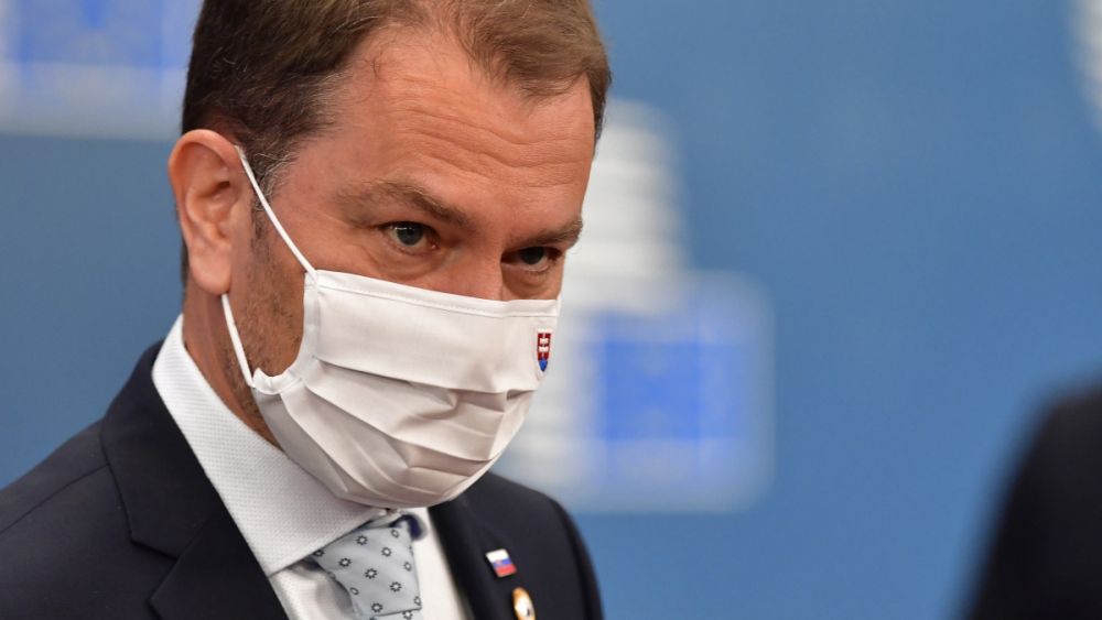 Thủ tướng Slovakia dương tính với virus SARS-CoV-2